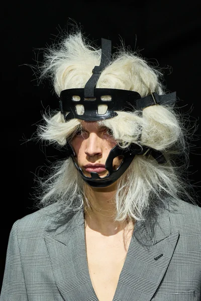Look 28